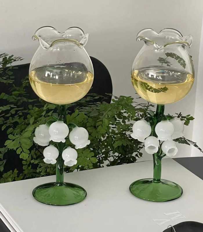 Handgeblasenes Weinglas und Champagnerglas mit Maiglöckchenmotiv, 21 cm