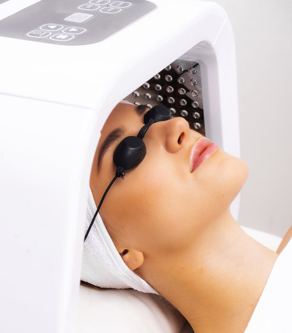 PDT-LED-Lichttherapiegerät mit 7 Farben — Hautverjüngung