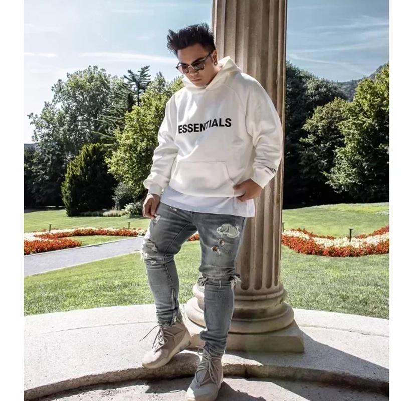 Fear Of God Essentials Hoodie — 100 % bomull, ultramjukt sweatshirtmaterial, känguruficka