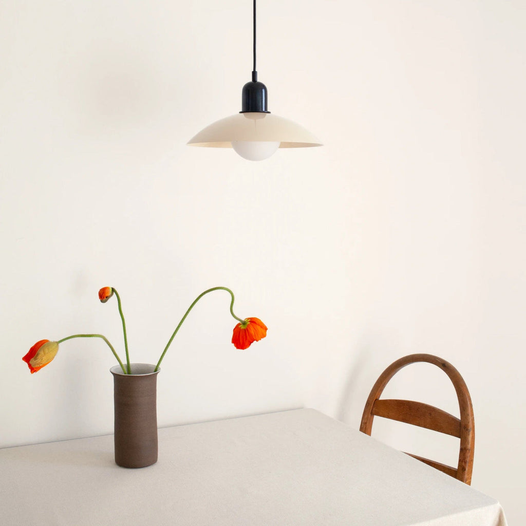 Macaron Bauhaus-Pendelleuchte — farbenfroher Schirm mit offenem Sockel