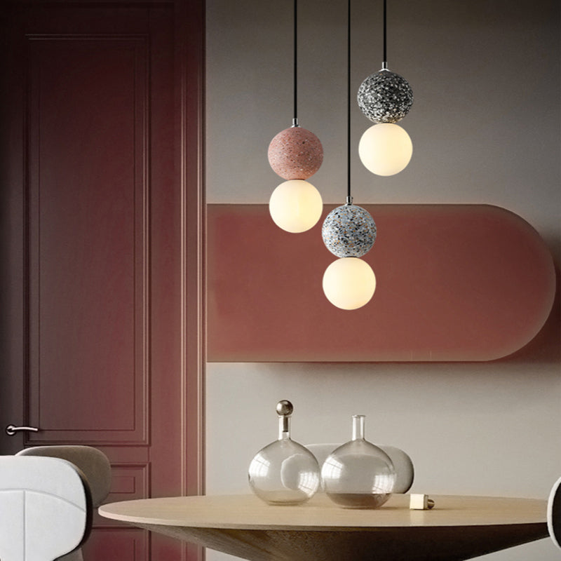 Suspensions LED en forme de globe Valentina — verre noir et blanc