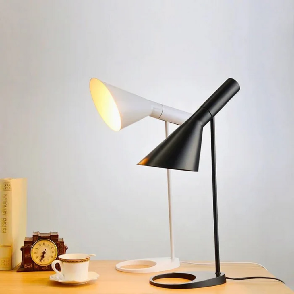 Nexa LED skrivebordslampe med minimalistisk design til soveværelse eller kontor