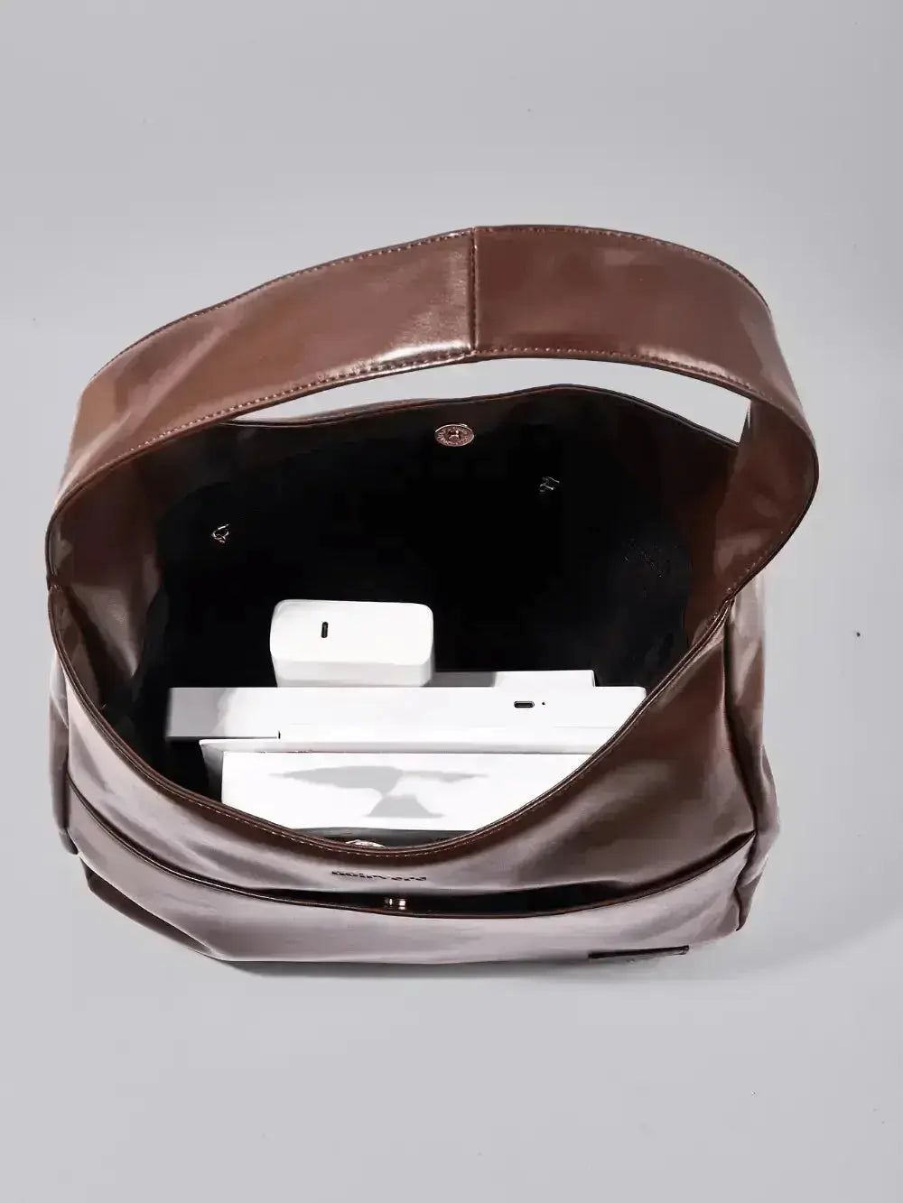 Timeless Bucket Shape Handbag — Structured Design, Spacious Interior
