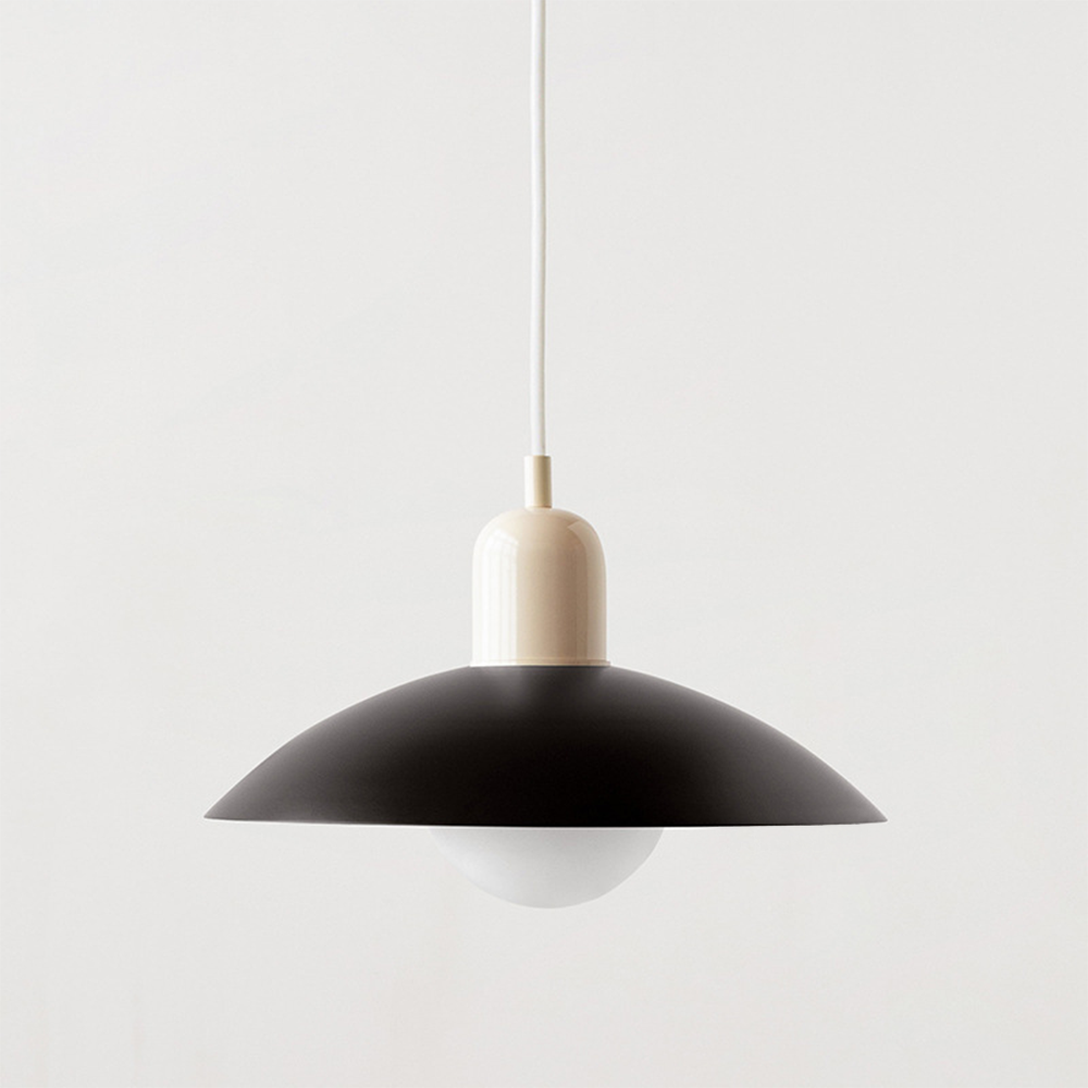 Macaron Bauhaus-Pendelleuchte — farbenfroher Schirm mit offenem Sockel