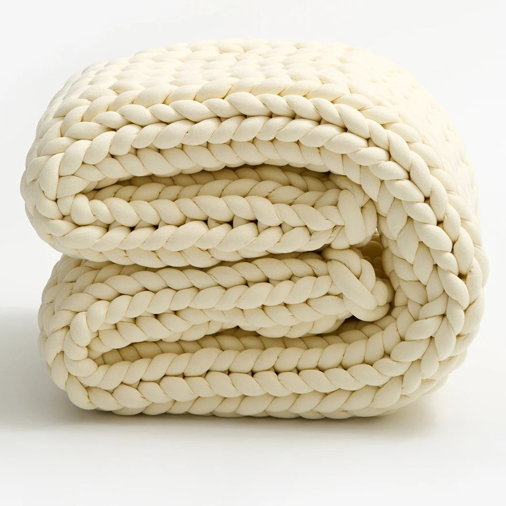 Håndlaget, chunky, strikket vektteppe – koselig strukturert design