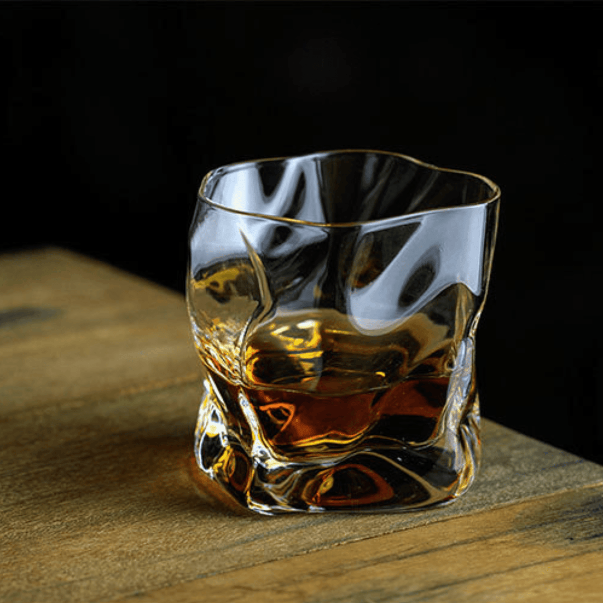 Kairo Glassworks Edo-Kiriko-Whiskyglas, handgeschliffen – Künstlerisches, zerknittertes Design