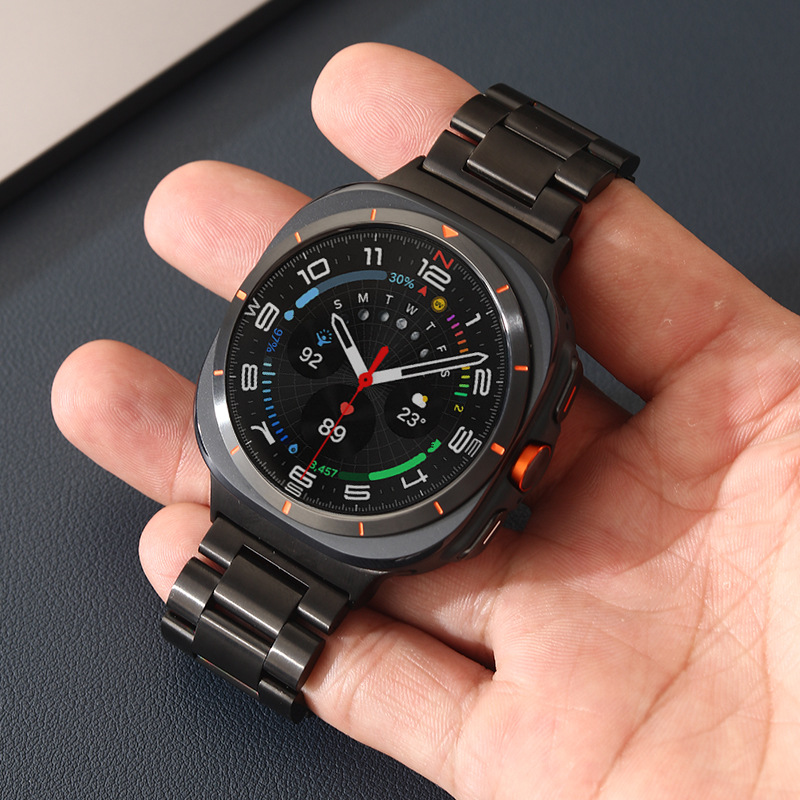 Armband aus reinem Titan für die Samsung Watch Ultra — elegantes Design
