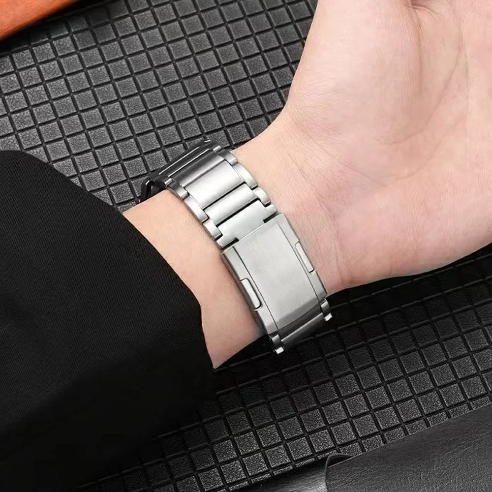 Armband aus reinem Titan für die Samsung Watch Ultra — elegantes Design