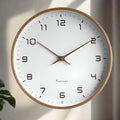 Kivara Nordic Minimalistische Wandklok — 30 cm licht natuurlijk hout, nauwkeurige stille tijdmeting