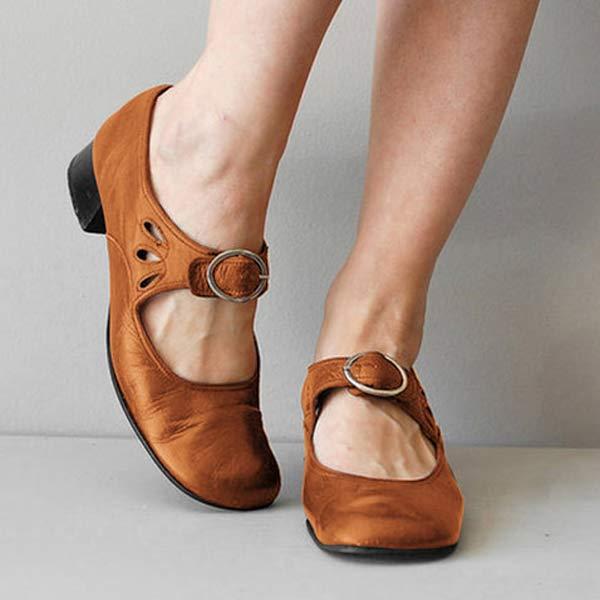 Monique's ortopediska sandaler i läder med spänne — vintagestil