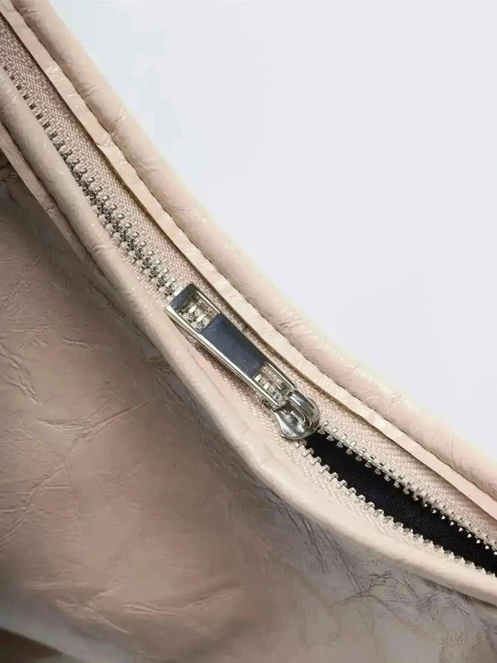 Saco de couro vintage envelhecido — inclui estojo de cosméticos