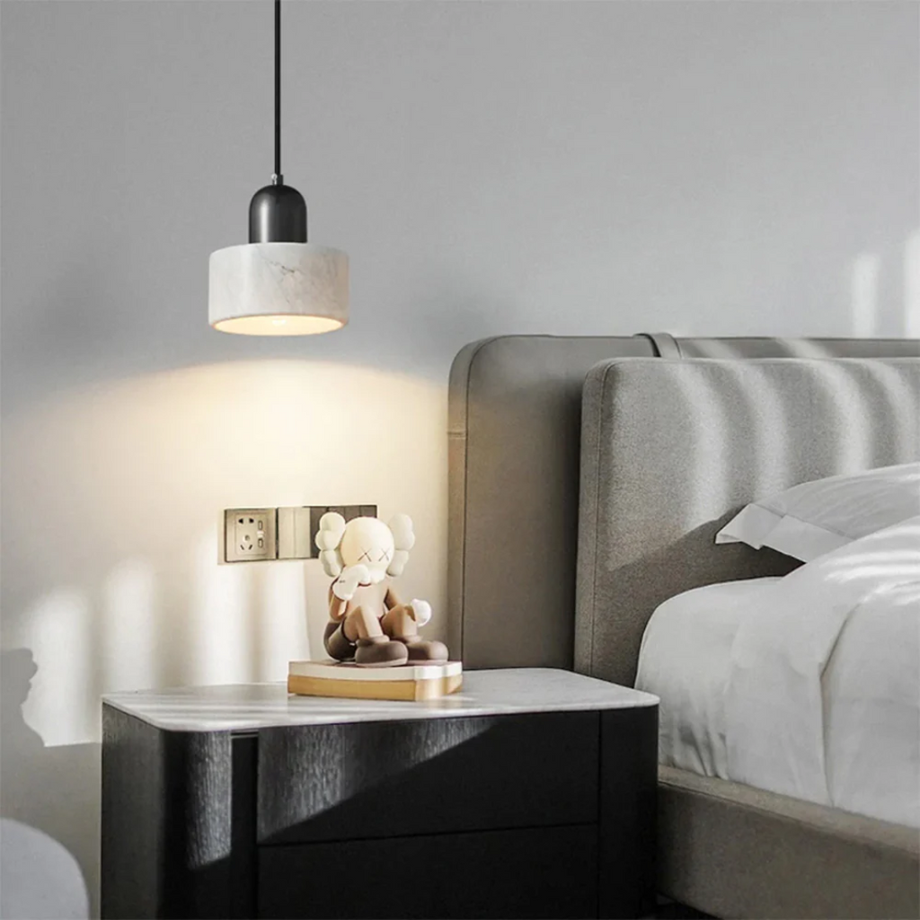 Liora Marmor-Pendelleuchte mit Messingakzenten für Esszimmer