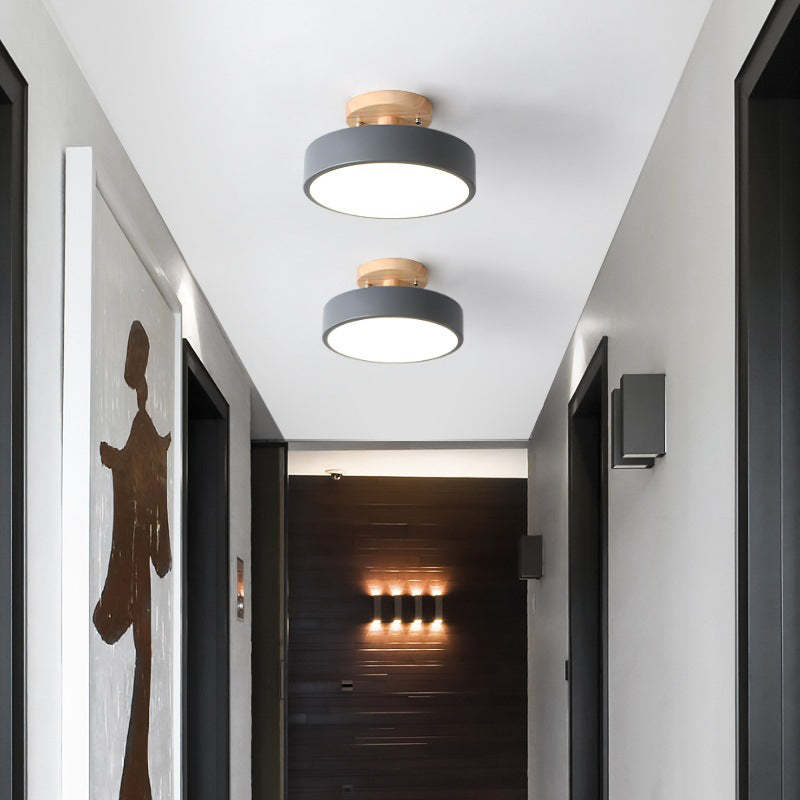 LED-taklampa från QuinnGlow - modern design i trä och akryl