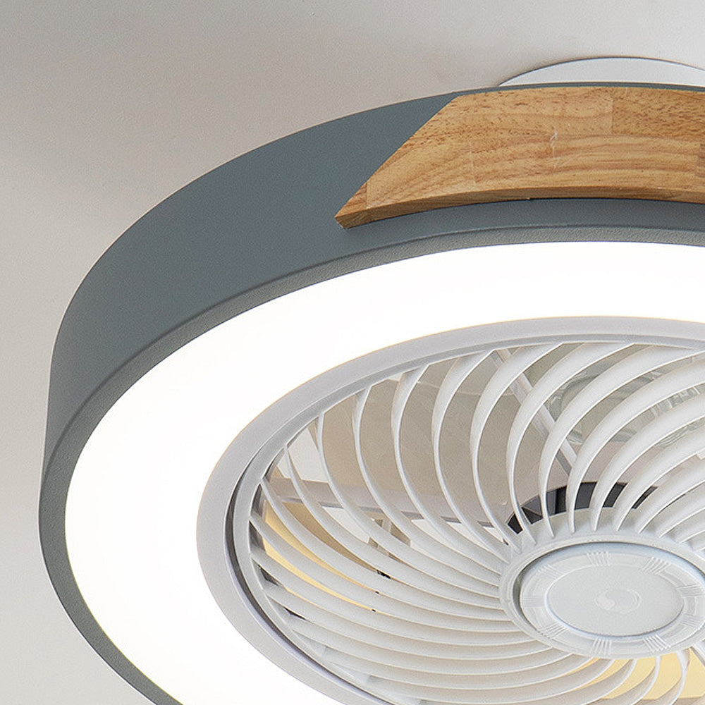 Moderne Holzdeckenventilatoren mit energiesparender LED-Beleuchtung