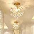 LuxeSpire postmoderne Deckenlampe mit Kristallkugel – Messing-Finish