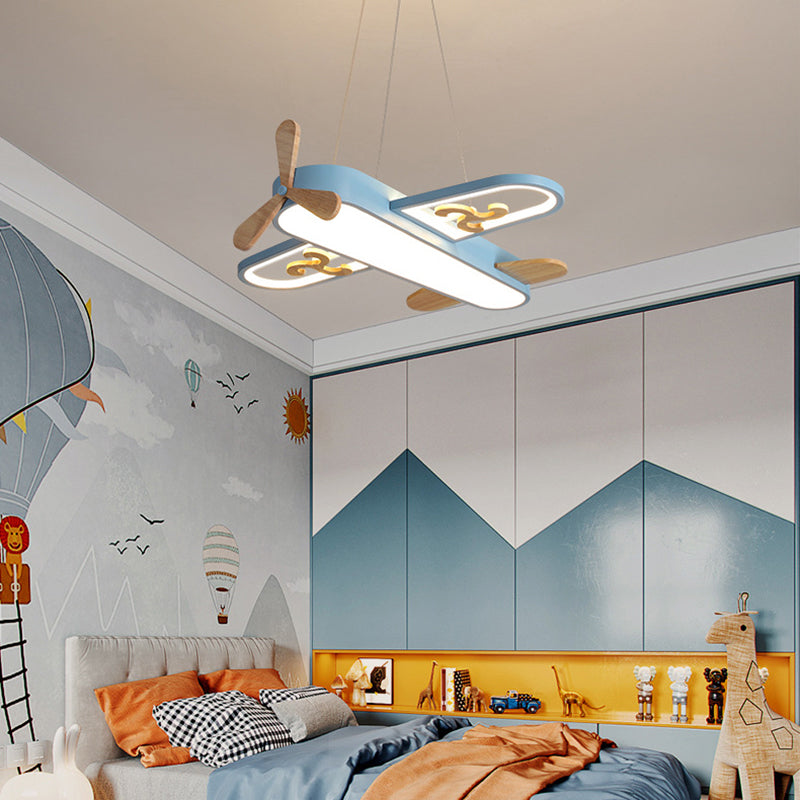 Hravé LED závěsné svítidlo LumaPlane ve tvaru letadla — design se siluetou letadla