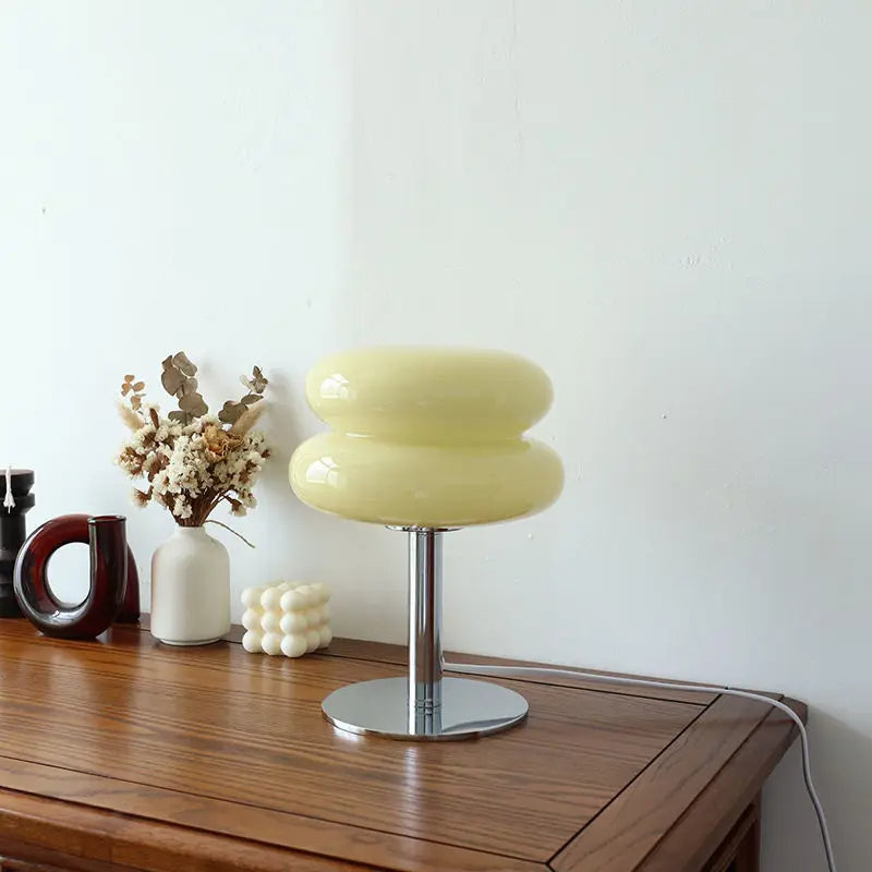 Novaeon skrivebordslampe i Bauhaus-stil med italiensk vintagepræg  