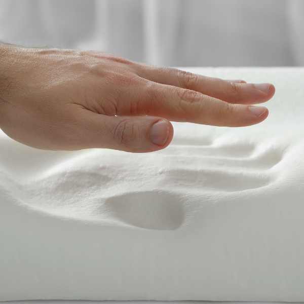 Cuscino triangolare sagomato per ginocchia in memory foam ErgoEase