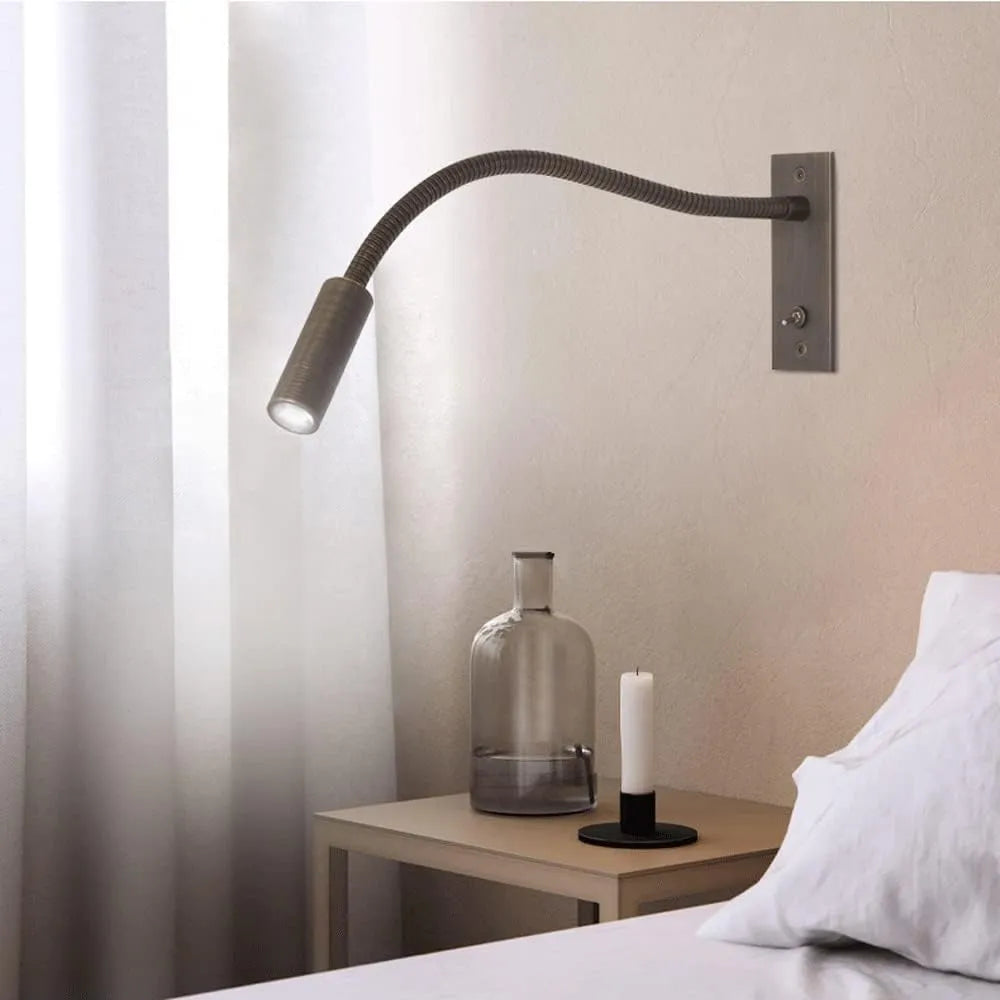 NexaLux justerbar LED-väggspotlight — design som läslampa