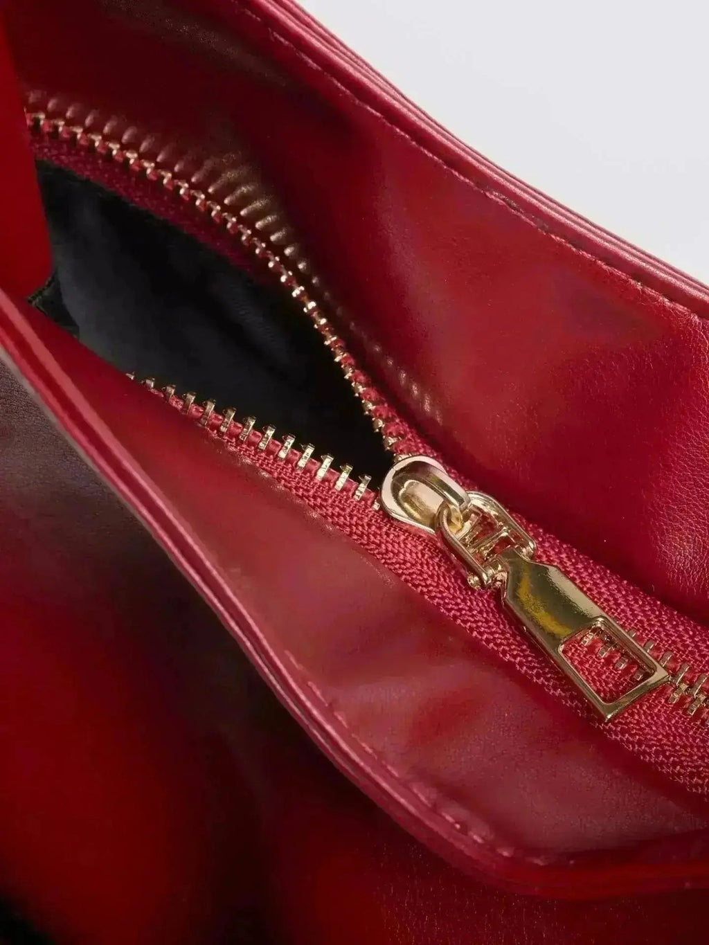 Timeless Bucket Shape Handbag — Structured Design, Spacious Interior