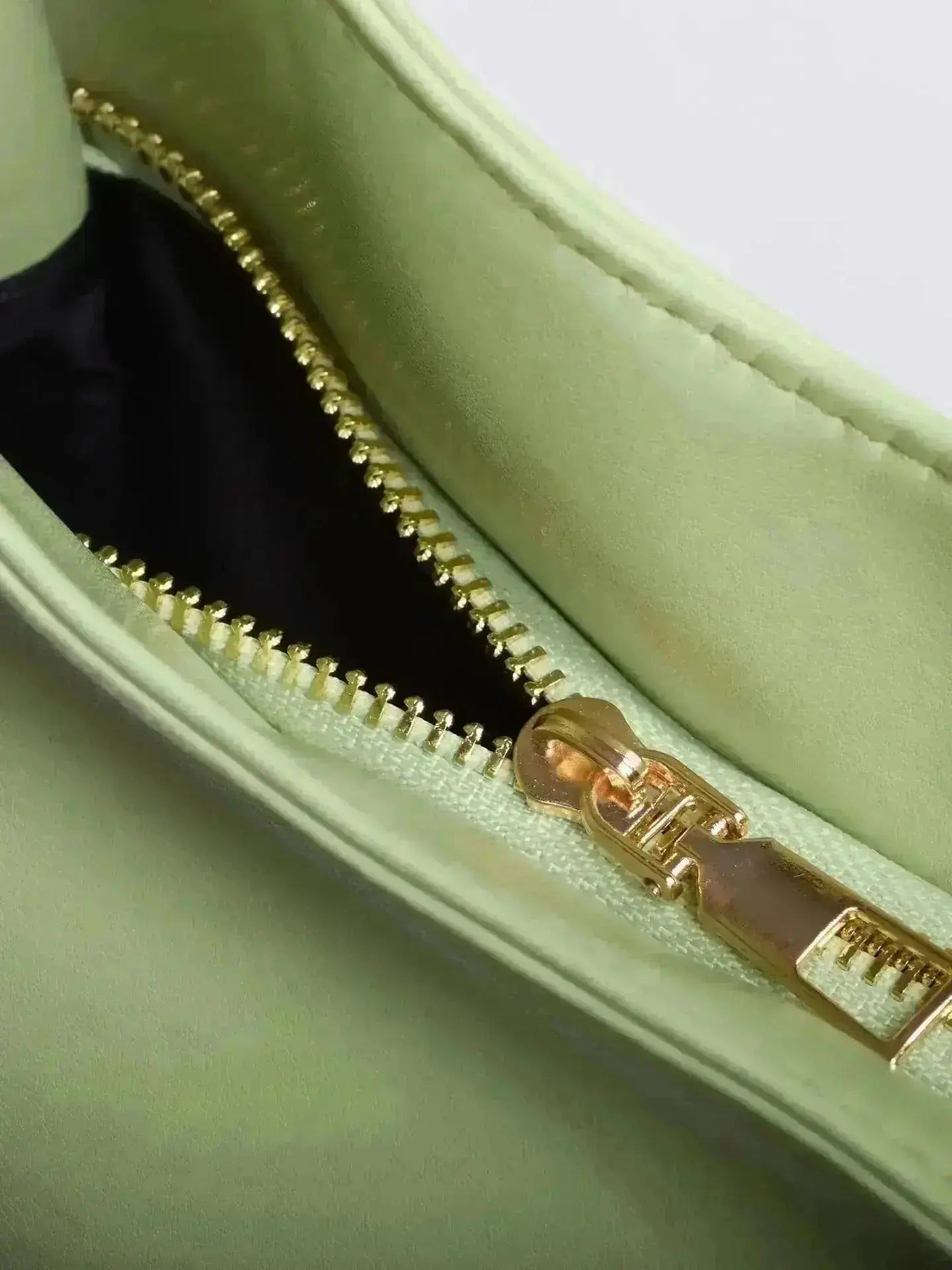 Timeless Bucket Shape Handbag — Structured Design, Spacious Interior