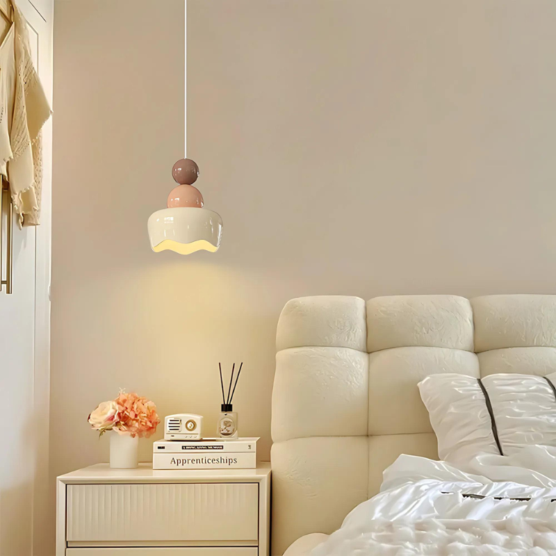 Lyra Glow moderne Pendelleuchte für eine warme Schlafzimmeratmosphäre