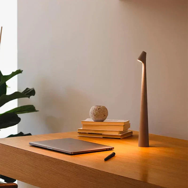 Nordisk minimalistisk trådløs bordlampe — myk stemningsbelysning
