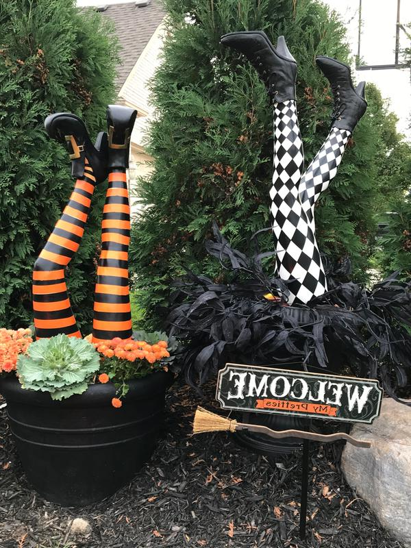 Witch Leg Stakes, Set Of Two Yard Halloween Decoration | Filindra