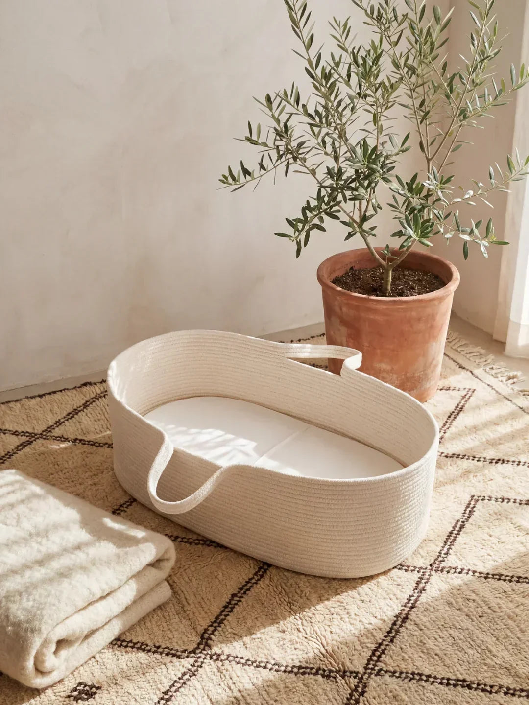 Woven Cotton Moses Basket — Portable, Mattress Included