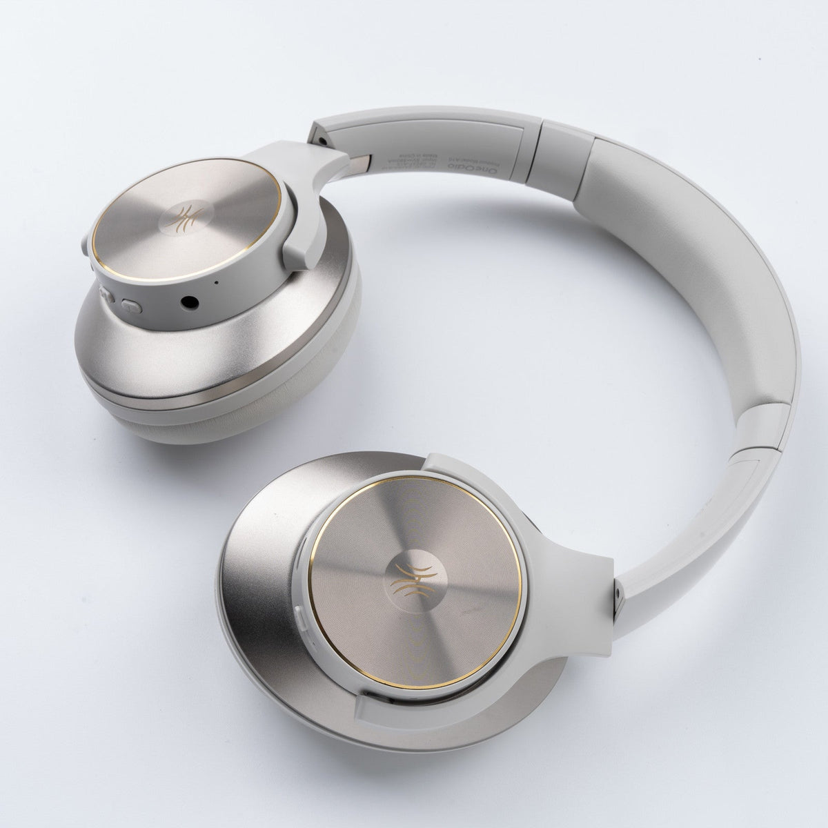 Kirrea trådlösa over-ear-hörlurar — aktiv brusreducering, Bluetooth 5.0, inbyggd mikrofon
