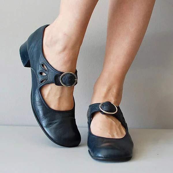 Monique's ortopediska sandaler i läder med spänne — vintagestil