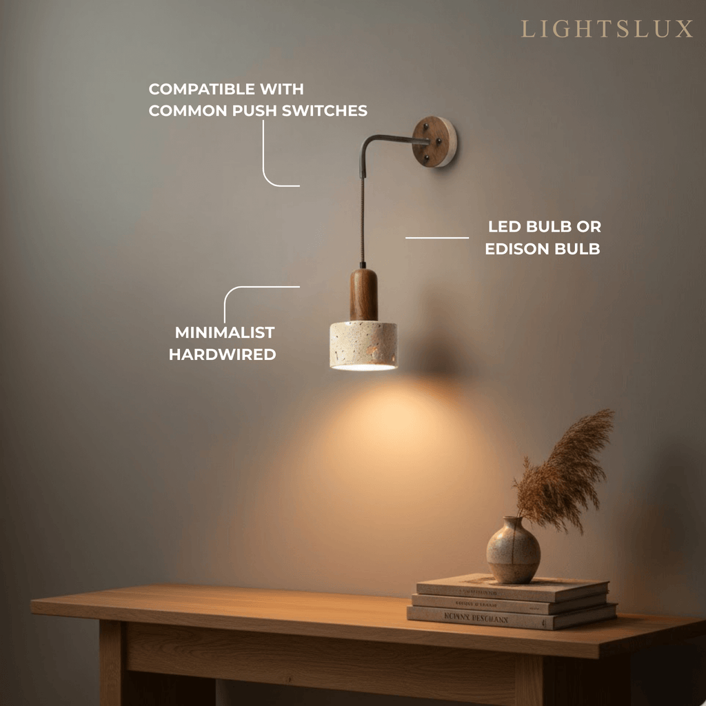 Lámpara de pared orgánica — Pantalla de travertino con casquillo de madera de nogal para mesita de noche - Flindria