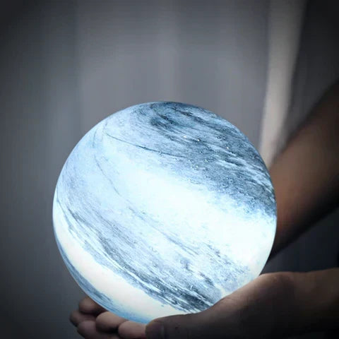 Szklana lampa księżycowa LunaCrystal — kosmiczne detale, delikatny blask