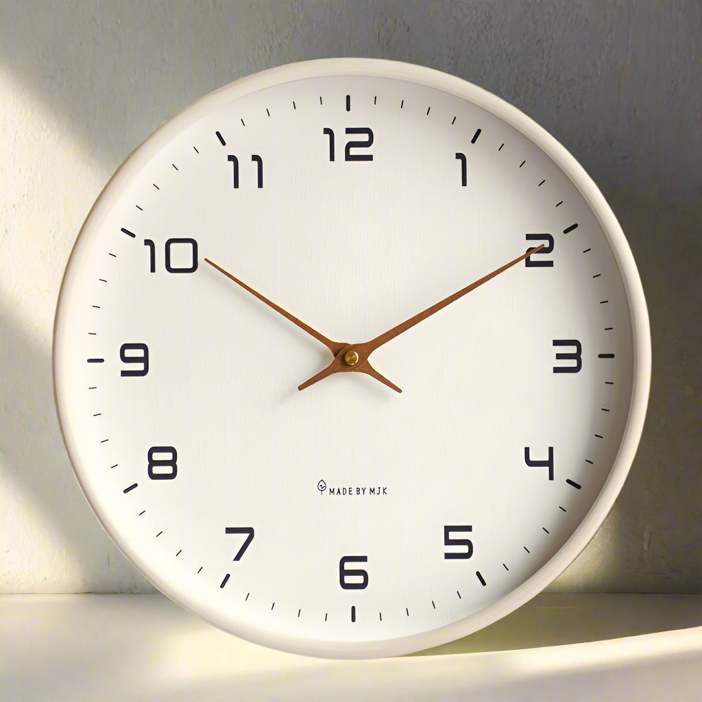 Kivara Nordic Minimalistische Wandklok — 30 cm licht natuurlijk hout, nauwkeurige stille tijdmeting