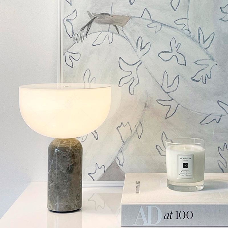 LumaStone Marmorlampe mit raffiniertem Sockel und sanftem Umgebungslicht