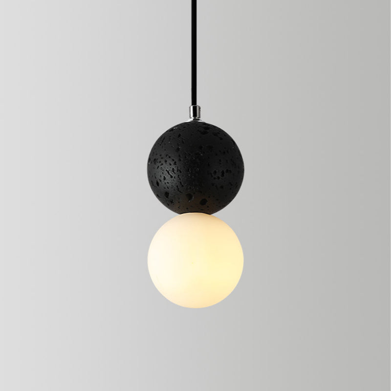 Suspensions LED en forme de globe Valentina — verre noir et blanc