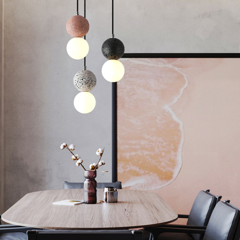 Suspensions LED en forme de globe Valentina — verre noir et blanc