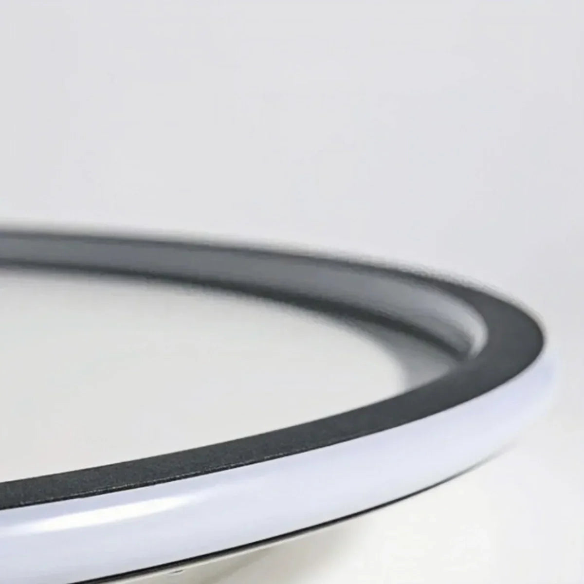 Modern Round Ceiling Light – Black&White Metal for Living Room - Flindria