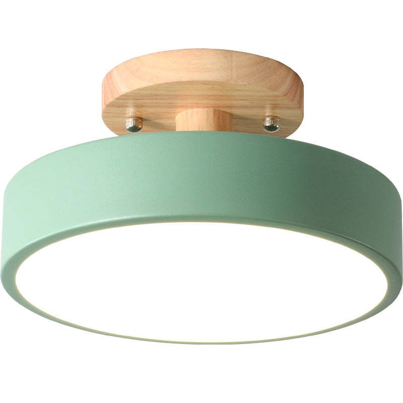 LED-taklampa från QuinnGlow - modern design i trä och akryl