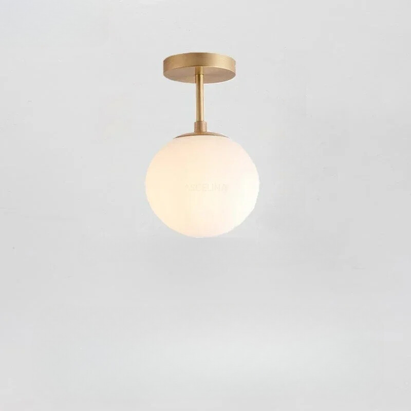 Nordische LED-Deckenleuchte aus Glas – weiße Kugel, goldene Details