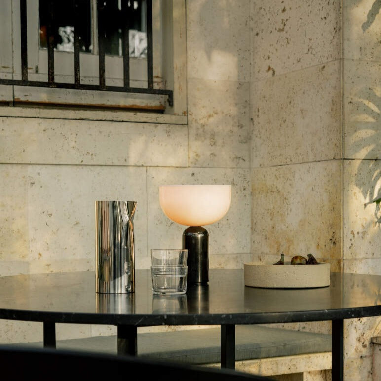 LumaStone Marmorlampe mit raffiniertem Sockel und sanftem Umgebungslicht
