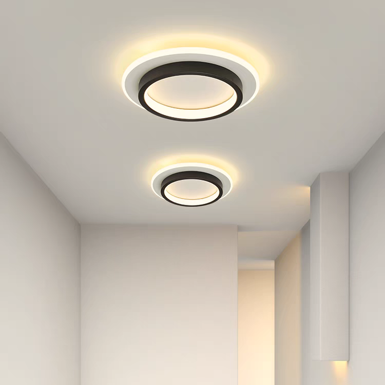 ラウンドLEDシーリングライト — 発光ハローリングアクセント、メタル＆アクリルハウジング、薄型フラッシュマウント