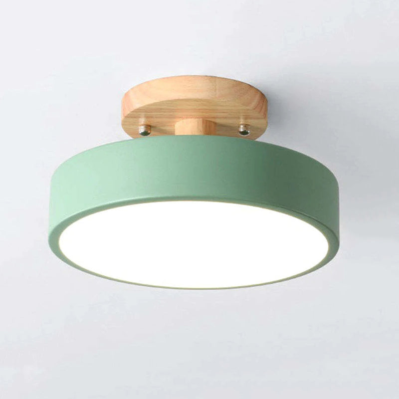 LED-taklampa från QuinnGlow - modern design i trä och akryl