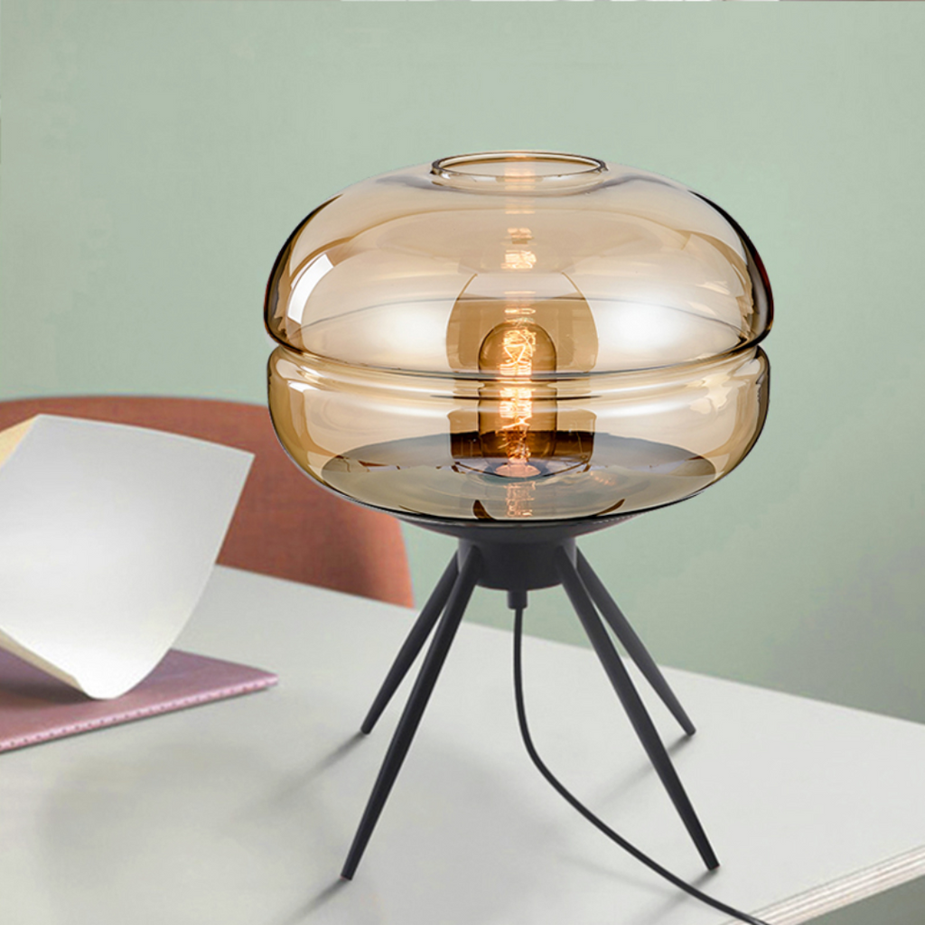 Lampada da scrivania Lumenara con paralume in vetro senza tempo e base in metallo