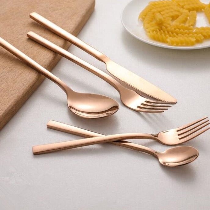 Service de couverts Arya 30 pièces — pour 6 personnes, résistant à la rouille et aux taches