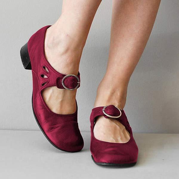 Monique's ortopediska sandaler i läder med spänne — vintagestil