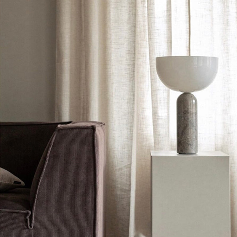 LumaStone Marmorlampe mit raffiniertem Sockel und sanftem Umgebungslicht