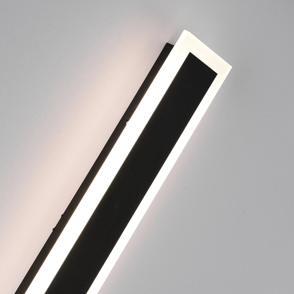 Frostline lineaire buitenwandlamp — transparant acrylpaneel, matzwarte afwerking