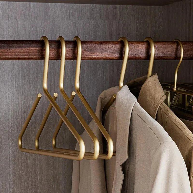 5-teilige Kleiderbügel aus Metall in mattem Vollgold/-silber — Nahtlose Kleiderschrank-Organizer