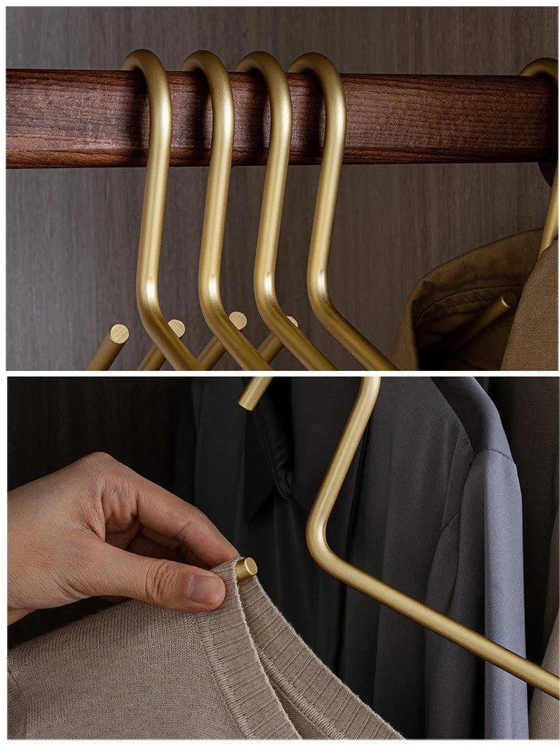 5-teilige Kleiderbügel aus Metall in mattem Vollgold/-silber — Nahtlose Kleiderschrank-Organizer